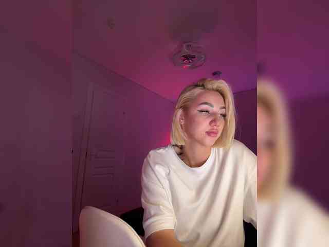 -AmazingBlonde- webcam