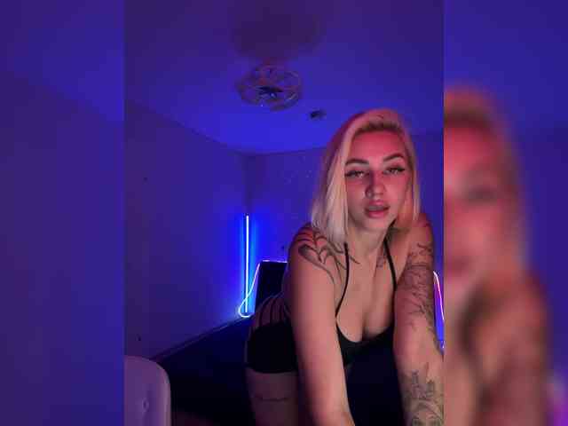 -AmazingBlonde- webcam