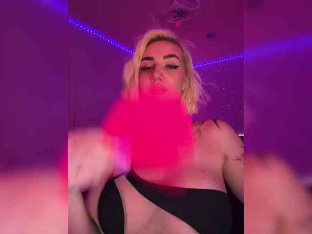 -AmazingBlonde- Live Webcam on BongaCams