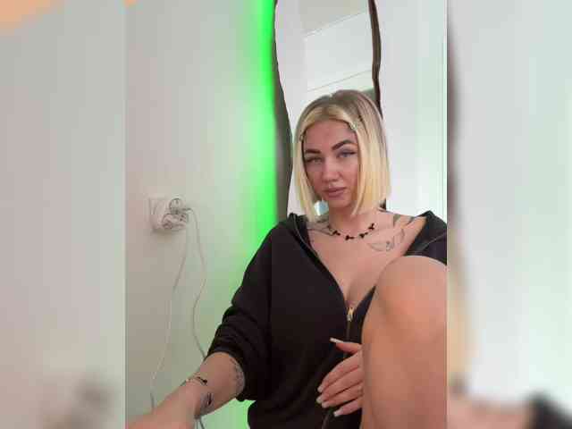 -AmazingBlonde- webcam