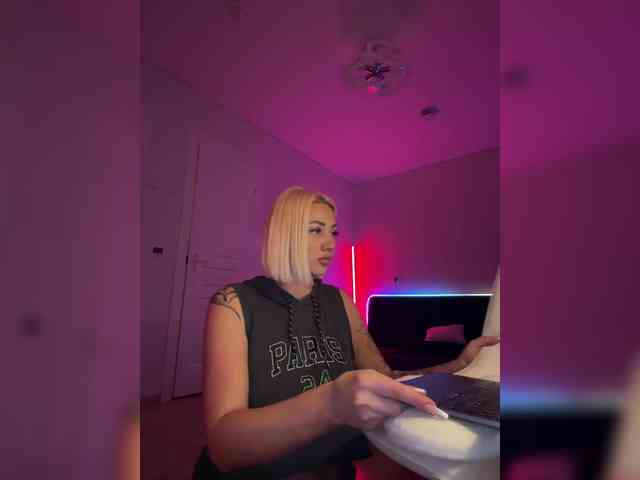 -AmazingBlonde- webcam