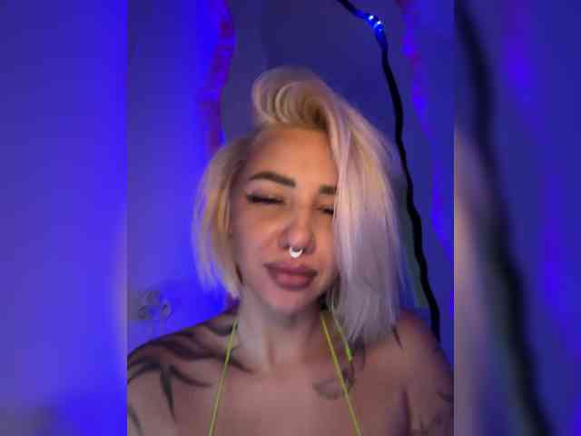 -AmazingBlonde- webcam