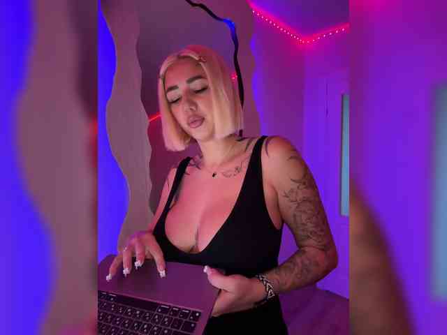 -AmazingBlonde- webcam