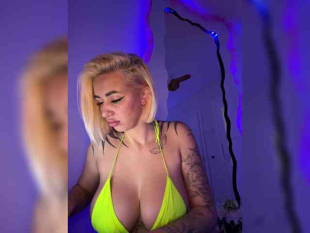 -AmazingBlonde- webcam