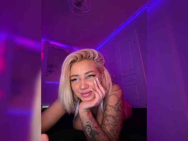 -AmazingBlonde- webcam