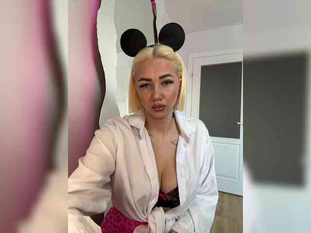 -AmazingBlonde- webcam