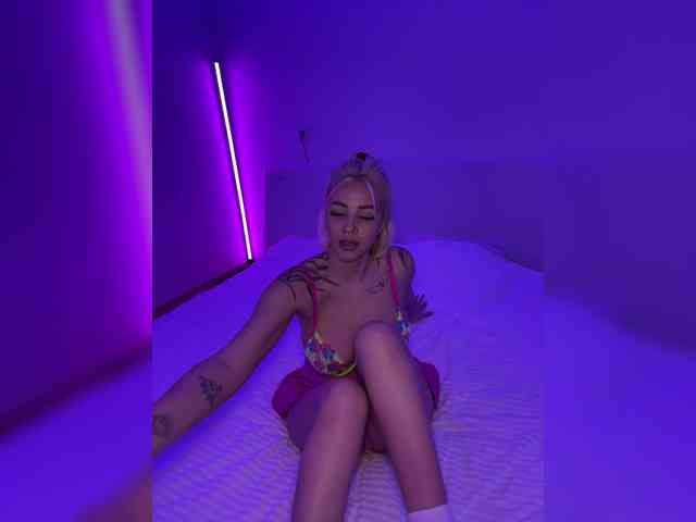 -AmazingBlonde- webcam