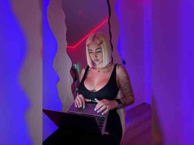 -AmazingBlonde- webcam