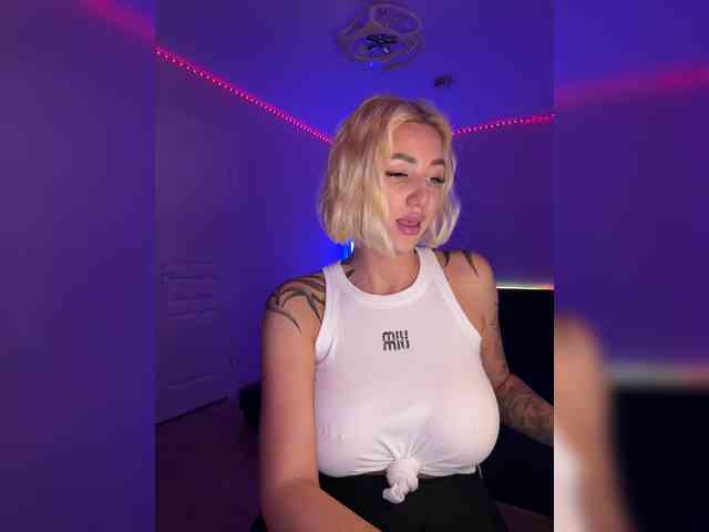 -AmazingBlonde- webcam