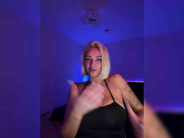 -AmazingBlonde- webcam