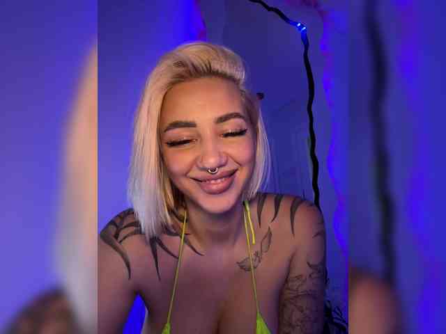 -AmazingBlonde- webcam