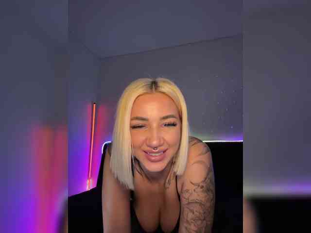 -AmazingBlonde- webcam