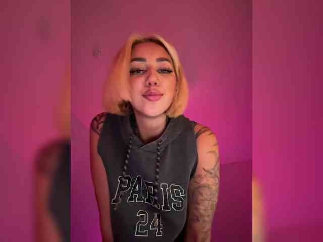 -AmazingBlonde- webcam