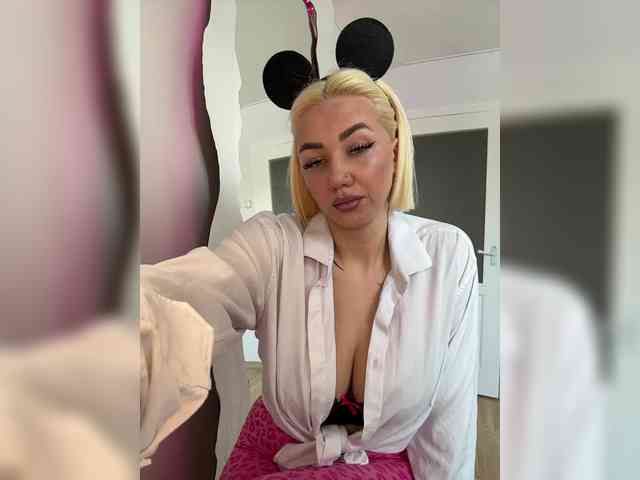 -AmazingBlonde- webcam