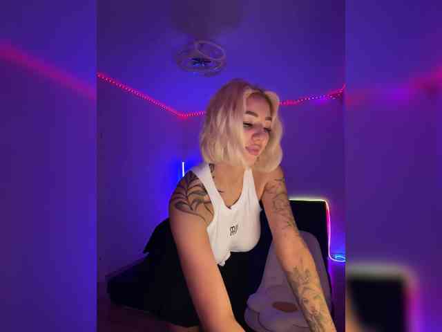 -AmazingBlonde- webcam