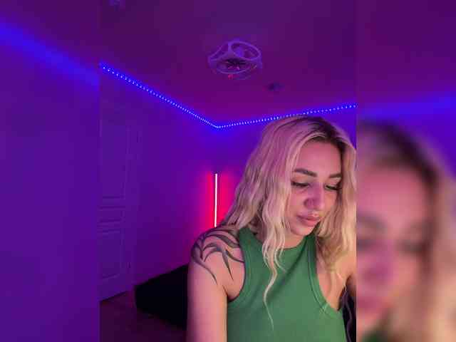 -AmazingBlonde- webcam