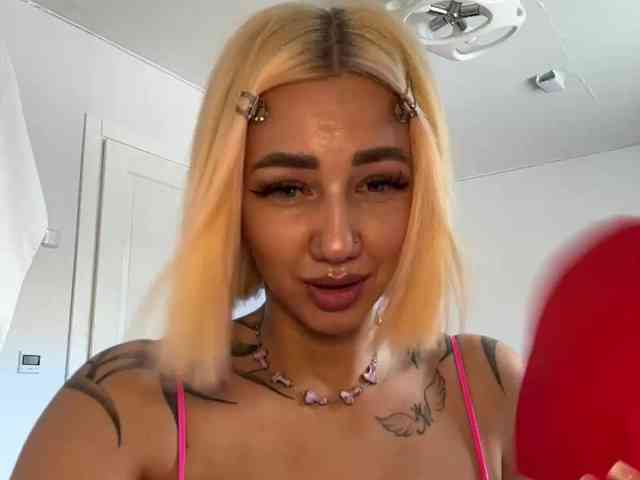 -AmazingBlonde- webcam