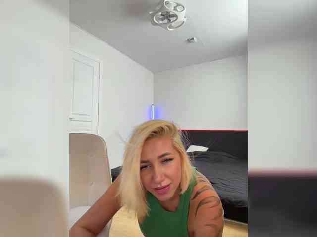 -AmazingBlonde- webcam