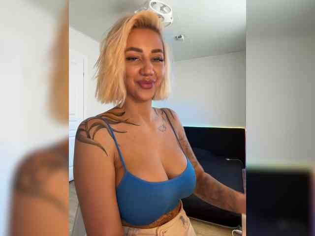 -AmazingBlonde- webcam