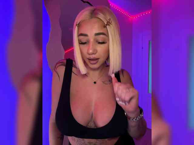 -AmazingBlonde- webcam