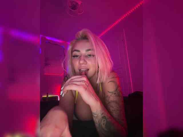 -AmazingBlonde- webcam