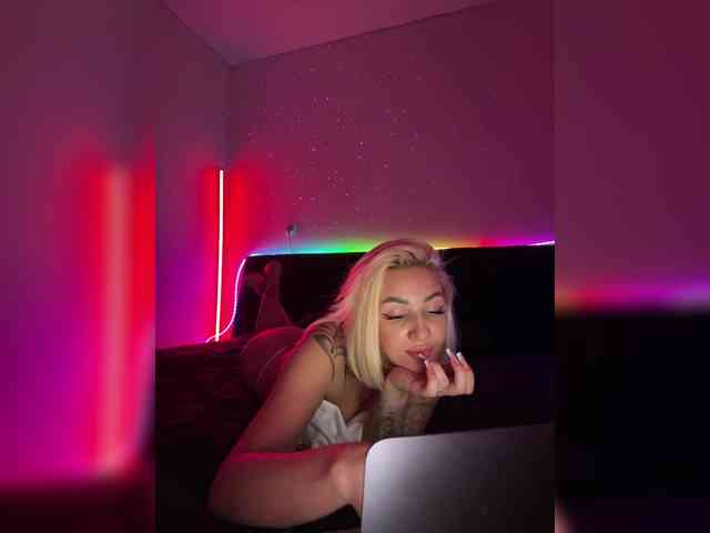 -AmazingBlonde- webcam