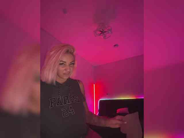 -AmazingBlonde- webcam