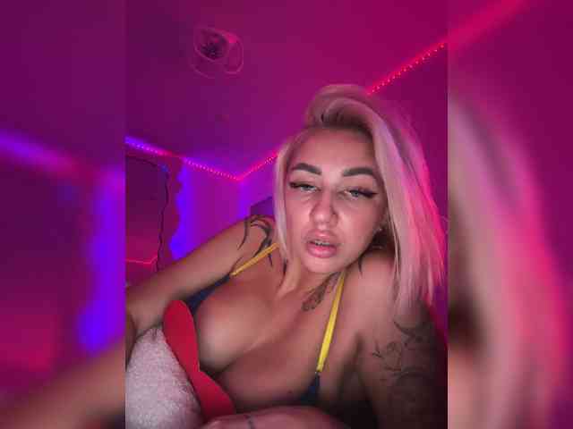 -AmazingBlonde- webcam