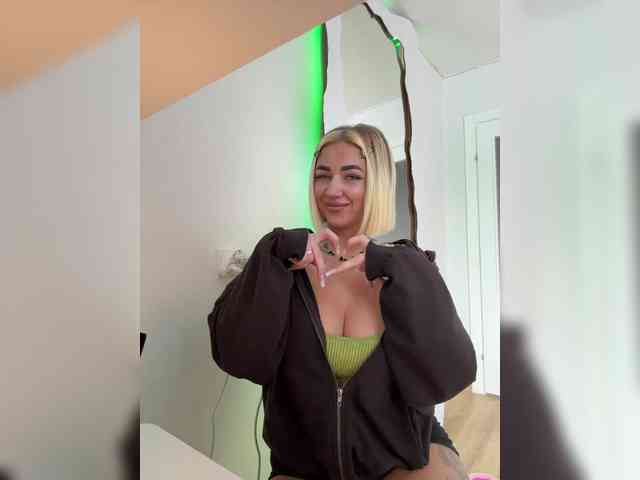 -AmazingBlonde- webcam