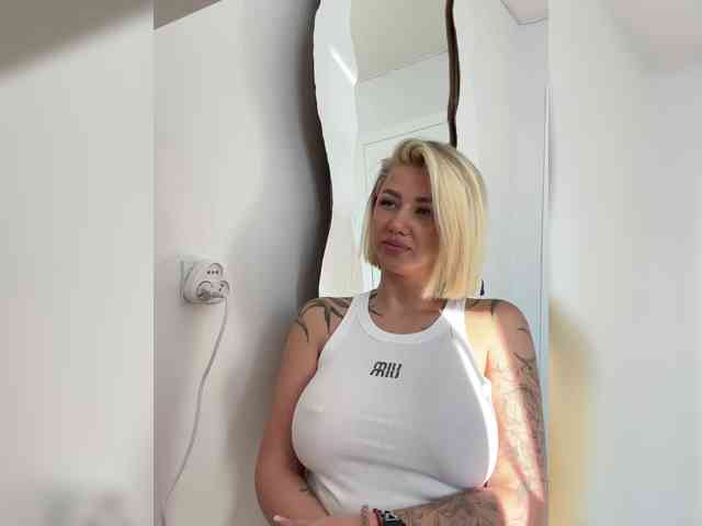 -AmazingBlonde- webcam