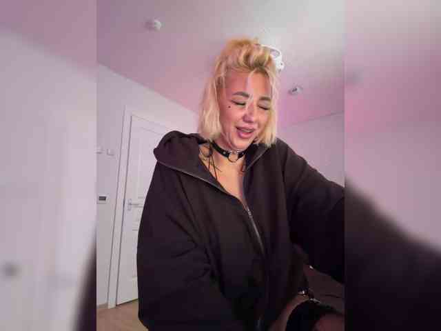 -AmazingBlonde- webcam