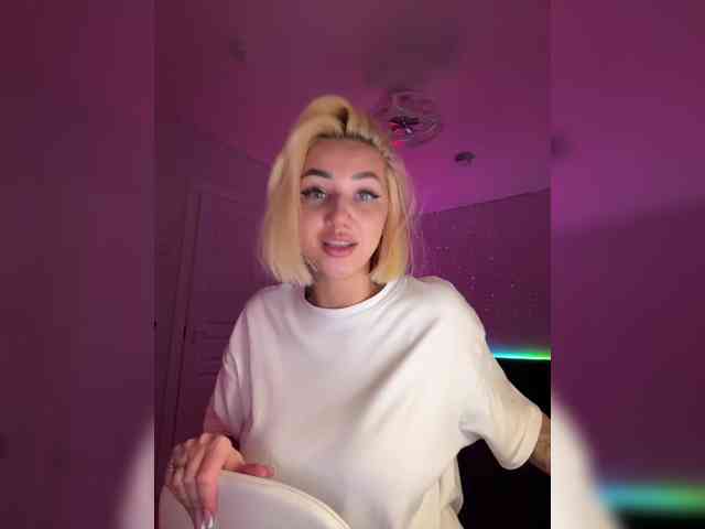 -AmazingBlonde- webcam