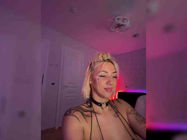 -AmazingBlonde- webcam