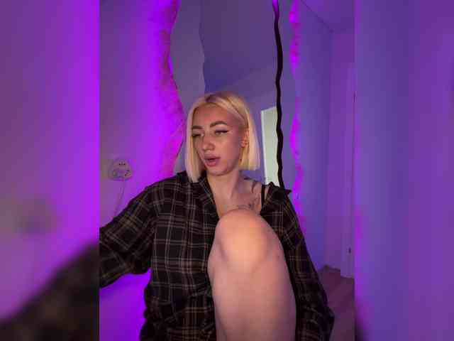 -AmazingBlonde- webcam