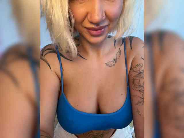 -AmazingBlonde- webcam