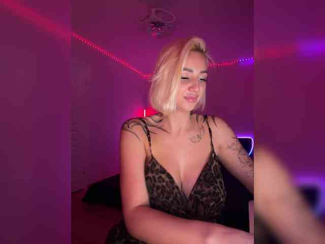 -AmazingBlonde- webcam