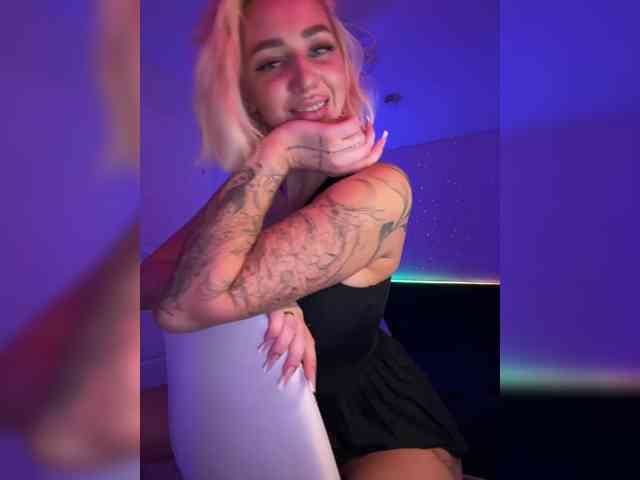 -AmazingBlonde- webcam