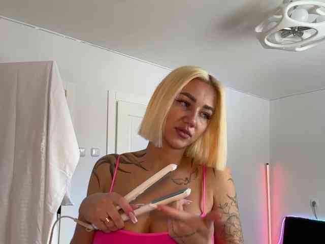 -AmazingBlonde- webcam