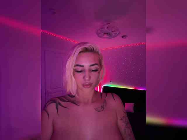 -AmazingBlonde- webcam