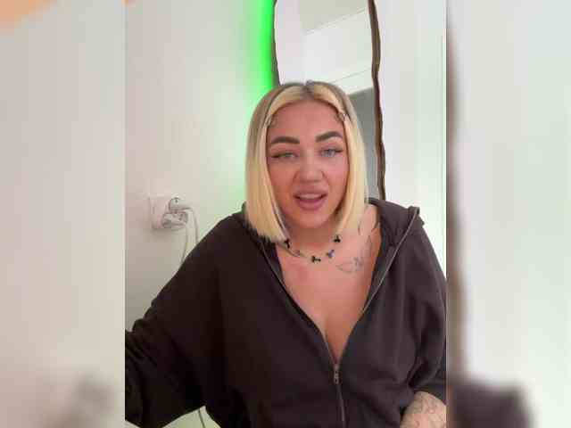 -AmazingBlonde- webcam