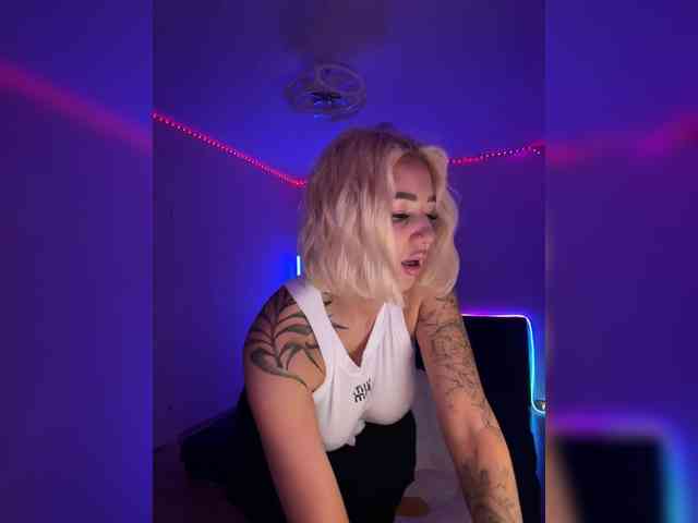 -AmazingBlonde- webcam