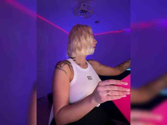 -AmazingBlonde- webcam