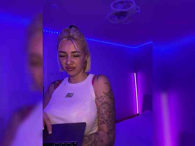 -AmazingBlonde- webcam