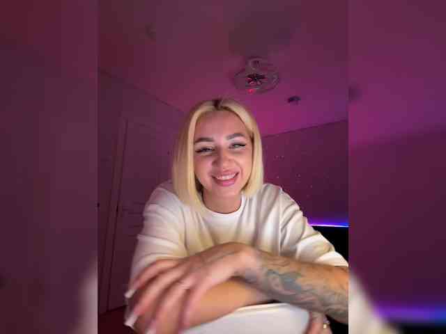 -AmazingBlonde- webcam