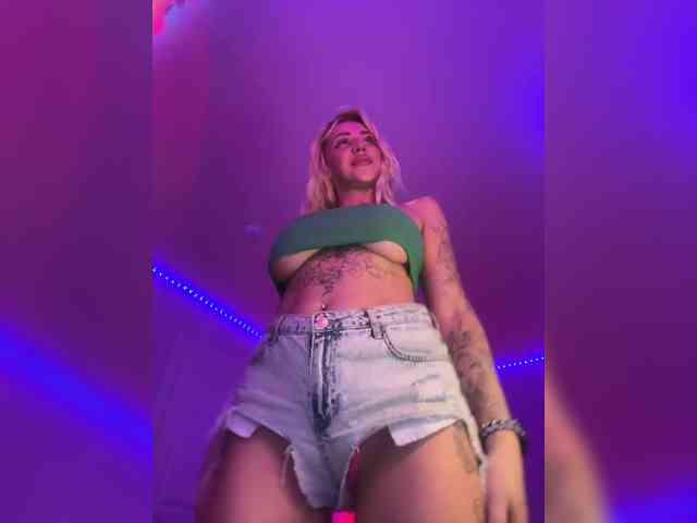 -AmazingBlonde- webcam