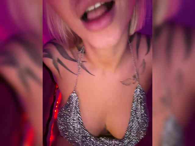 -AmazingBlonde- webcam