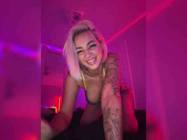 -AmazingBlonde- webcam