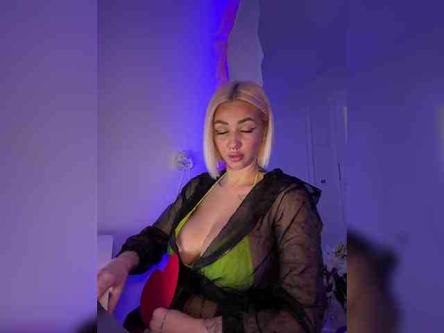 -AmazingBlonde- webcam