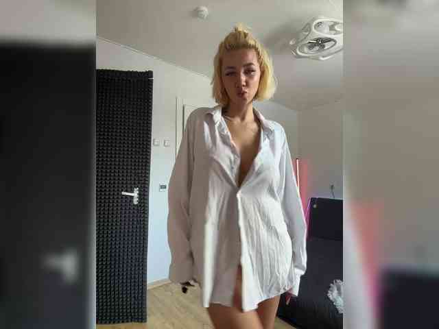 -AmazingBlonde- webcam