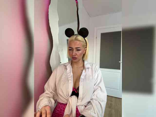 -AmazingBlonde- webcam